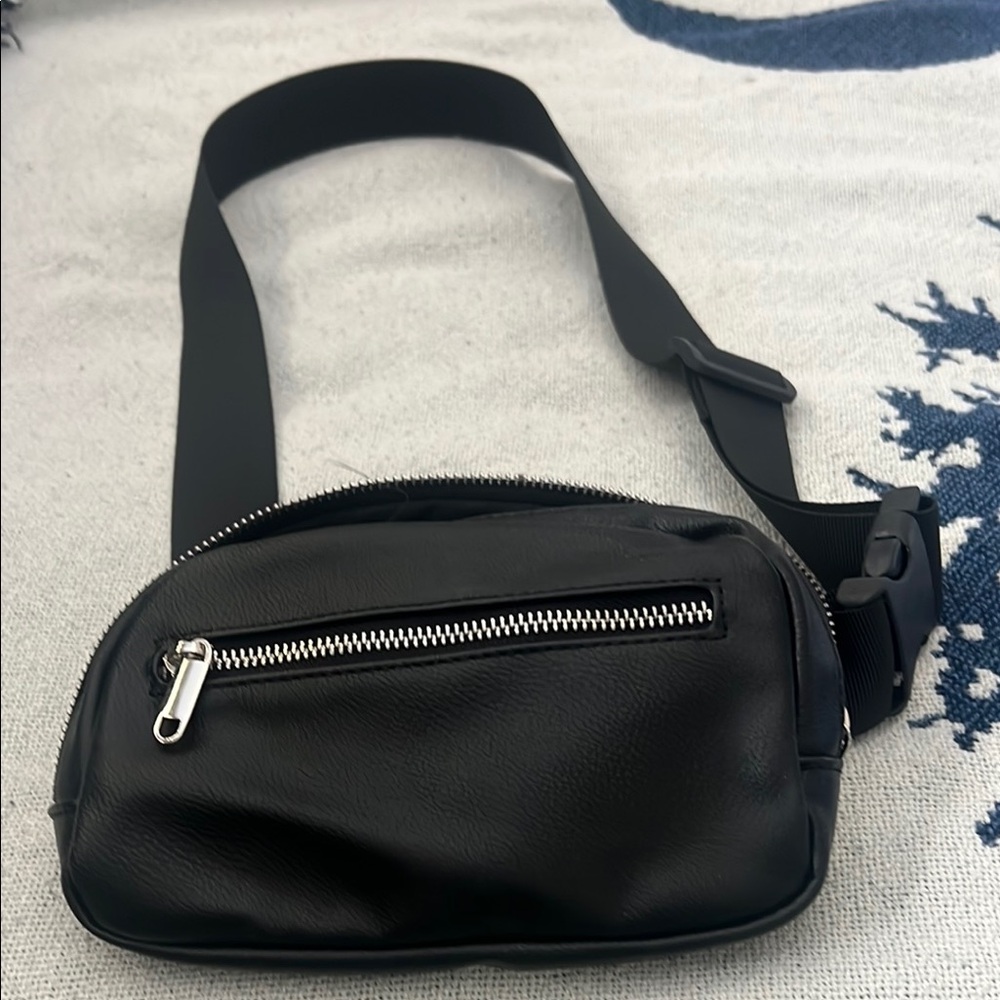 Wild Fable Black Crossbody Bag with Adjustable Strap